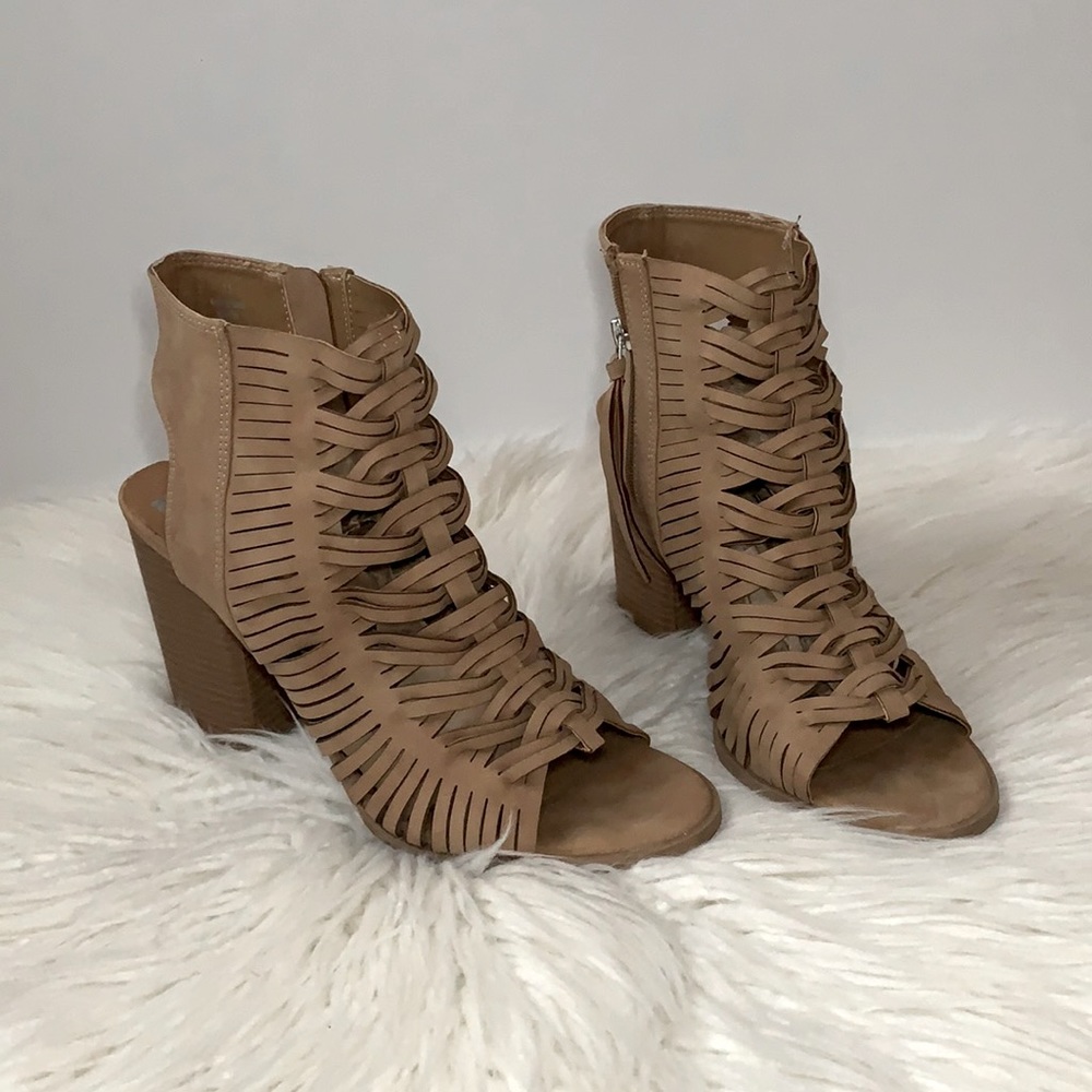 DV suede nude chunky Heels
